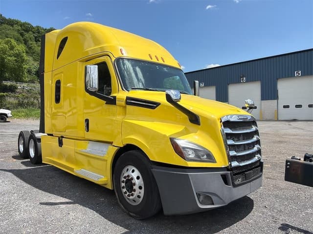 Image of Freightliner Cascadia 126 equipment image 2