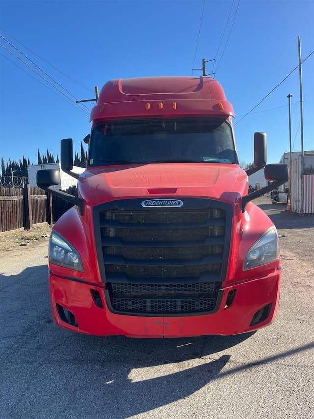 Image of Freightliner Cascadia 126 equipment image 1