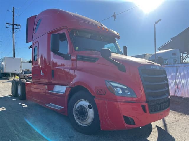 Image of Freightliner Cascadia 126 equipment image 2