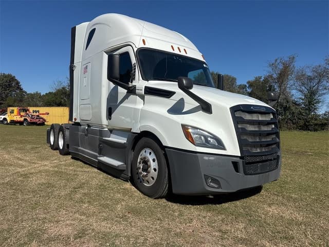 Image of Freightliner Cascadia 126 equipment image 2