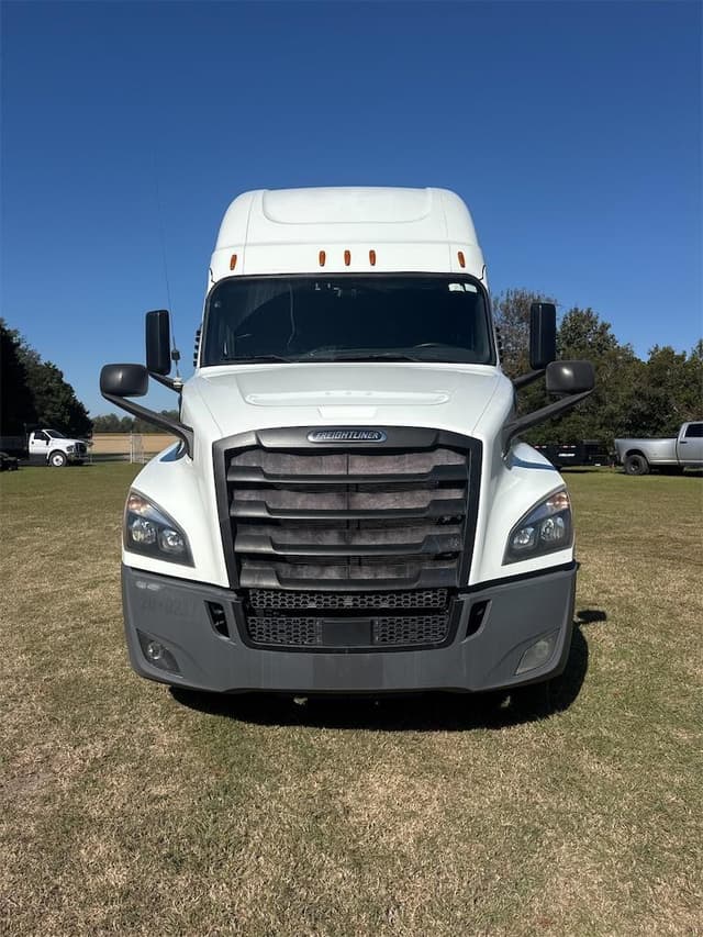 Image of Freightliner Cascadia 126 equipment image 1