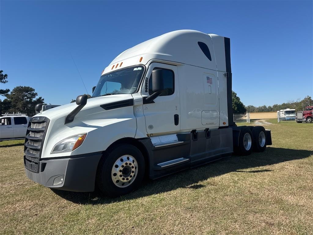 2020 Freightliner Cascadia 126 Equipment Image0