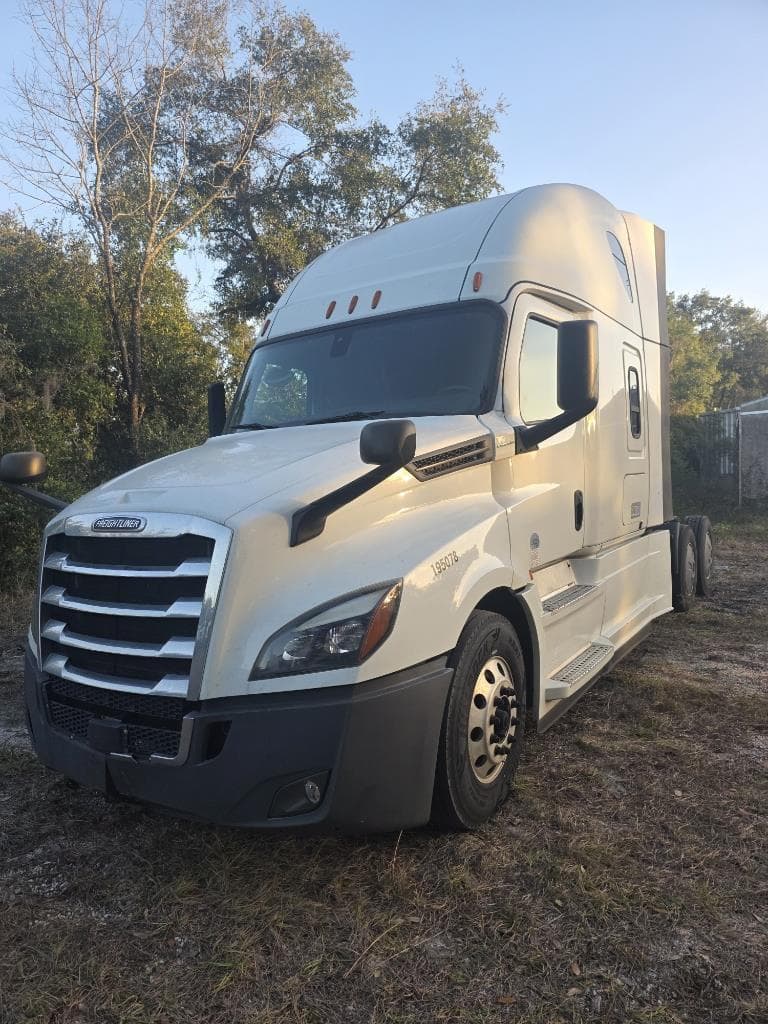 Image of Freightliner Cascadia 126 Primary image