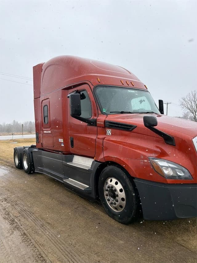 Image of Freightliner Cascadia 126 equipment image 2