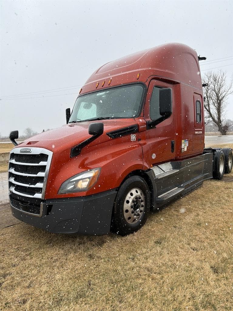 Image of Freightliner Cascadia 126 Primary image