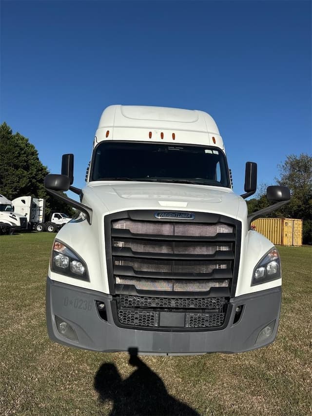 Image of Freightliner Cascadia 126 equipment image 1