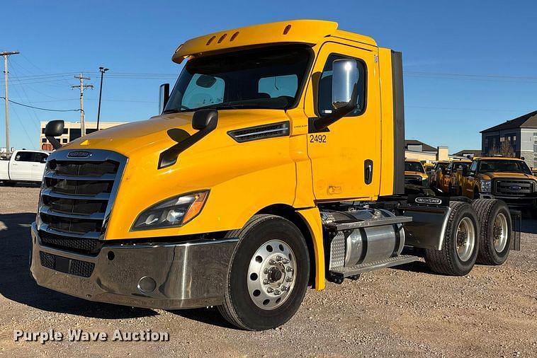 Image of Freightliner Cascadia 126 Primary image