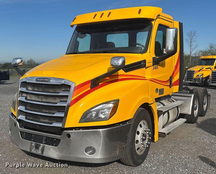 Image of Freightliner Cascadia 126 Primary image