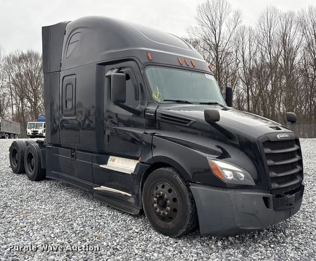 Image of Freightliner Cascadia 126 equipment image 2