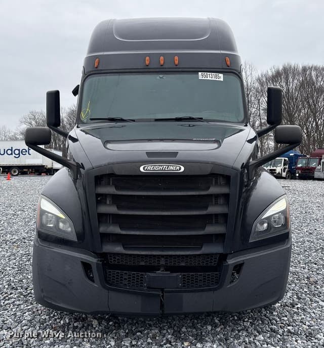 Image of Freightliner Cascadia 126 equipment image 1