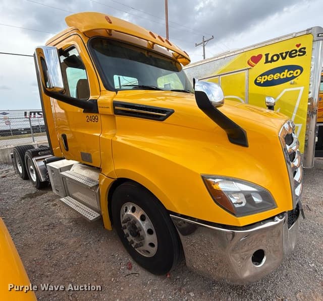 Image of Freightliner Cascadia 126 equipment image 3