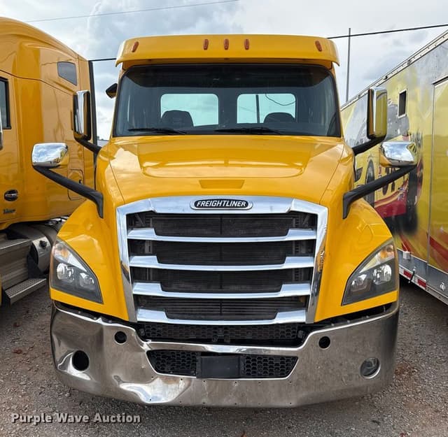 Image of Freightliner Cascadia 126 equipment image 1