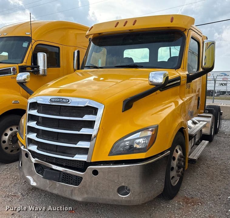 Image of Freightliner Cascadia 126 Primary image
