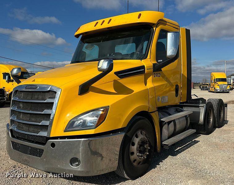 Image of Freightliner Cascadia 126 Primary image