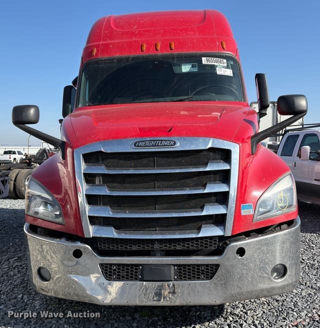 Image of Freightliner Cascadia 126 equipment image 1
