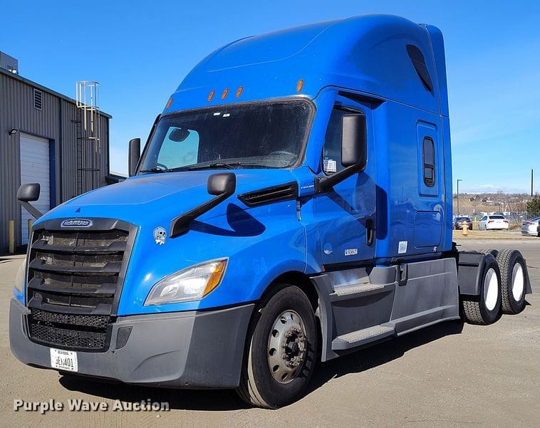2020 Freightliner Cascadia 126 Equipment Image0