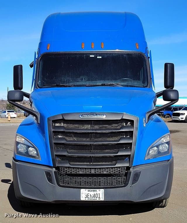 Image of Freightliner Cascadia 126 equipment image 1