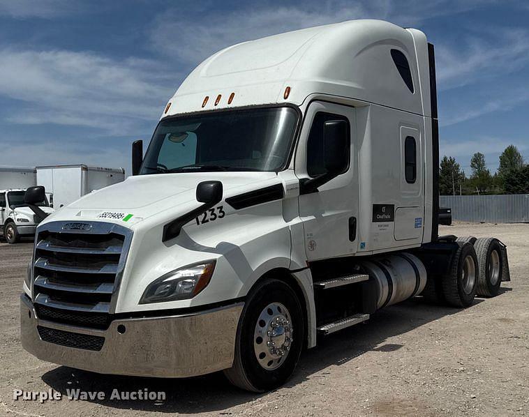 Image of Freightliner Cascadia 126 Primary image