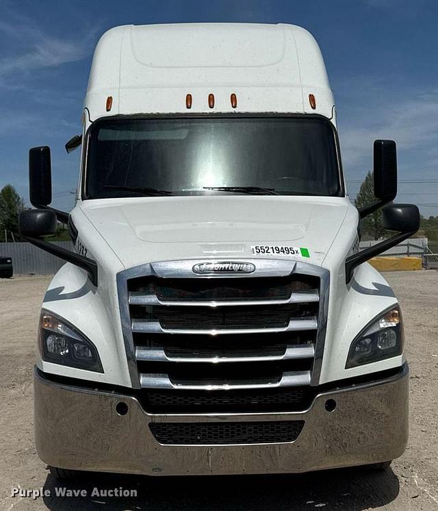 Image of Freightliner Cascadia 126 equipment image 1