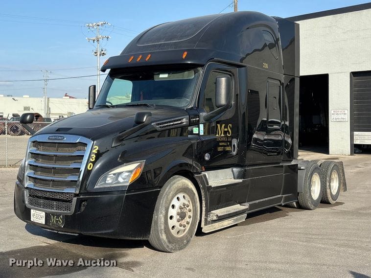 2020 Freightliner Cascadia 126 Equipment Image0
