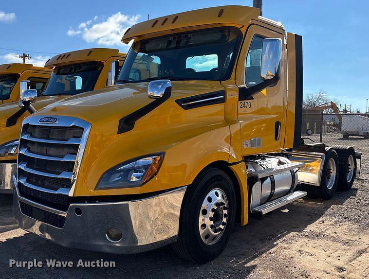 Image of Freightliner Cascadia 126 Primary image