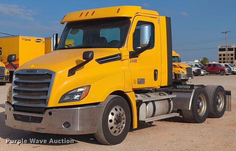 Image of Freightliner Cascadia 126 Primary image