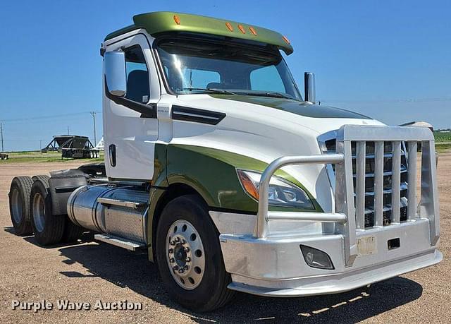 Image of Freightliner Cascadia 126 equipment image 2