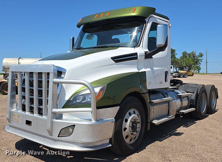 Image of Freightliner Cascadia 126 Primary image