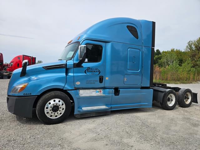 Image of Freightliner Cascadia 126 equipment image 3