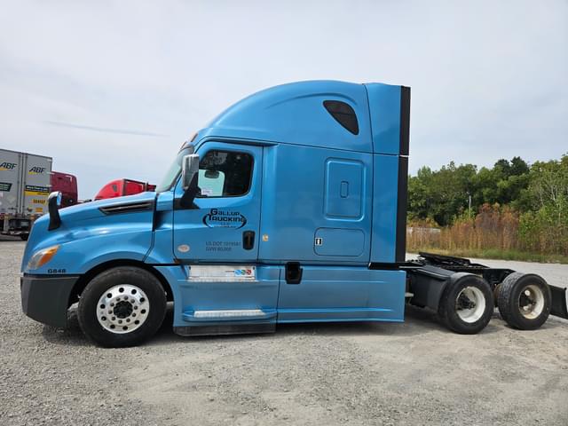 Image of Freightliner Cascadia 126 equipment image 4