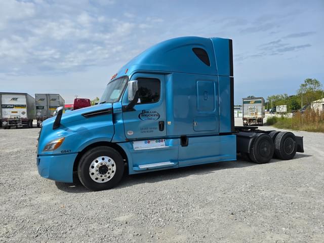 Image of Freightliner Cascadia 126 equipment image 4