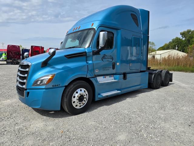 Image of Freightliner Cascadia 126 equipment image 3