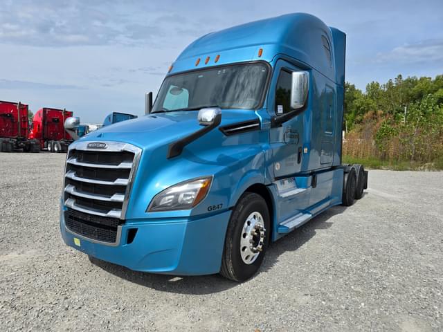 Image of Freightliner Cascadia 126 equipment image 1