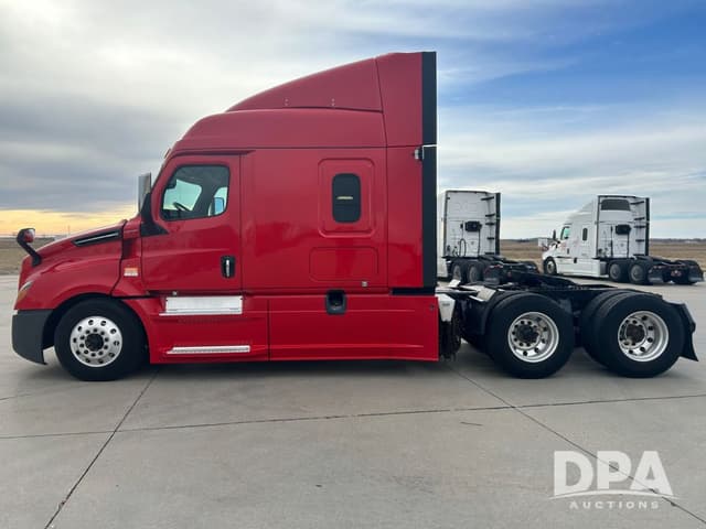 Image of Freightliner Cascadia equipment image 3