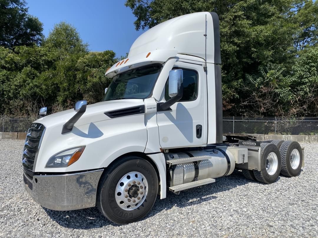 Image of Freightliner Cascadia Primary image