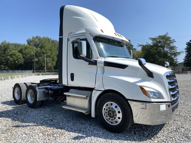 Image of Freightliner Cascadia equipment image 3
