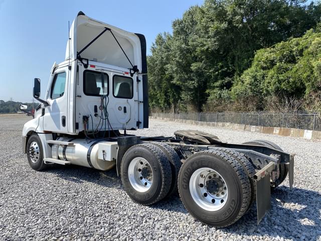 Image of Freightliner Cascadia equipment image 1