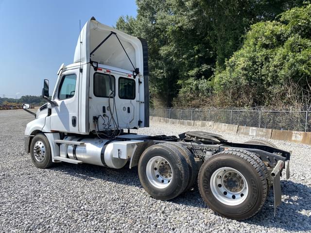 Image of Freightliner Cascadia equipment image 1