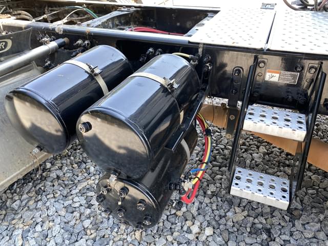 Image of Freightliner Cascadia equipment image 4