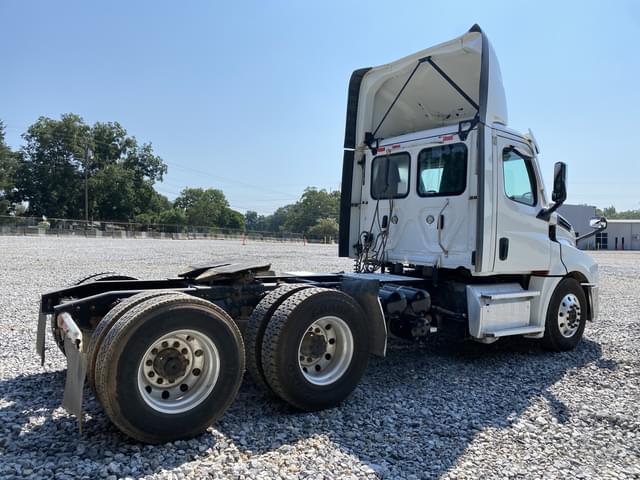 Image of Freightliner Cascadia equipment image 2