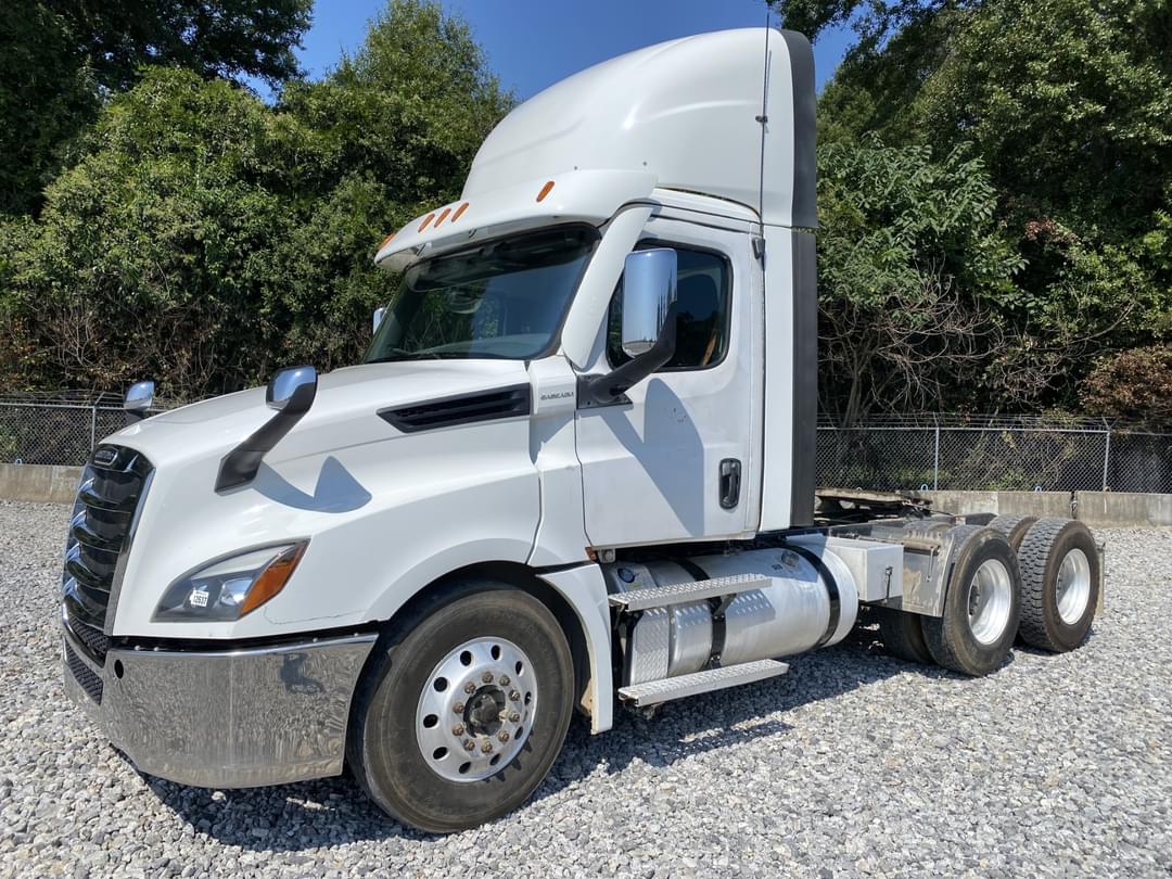 Image of Freightliner Cascadia Primary image