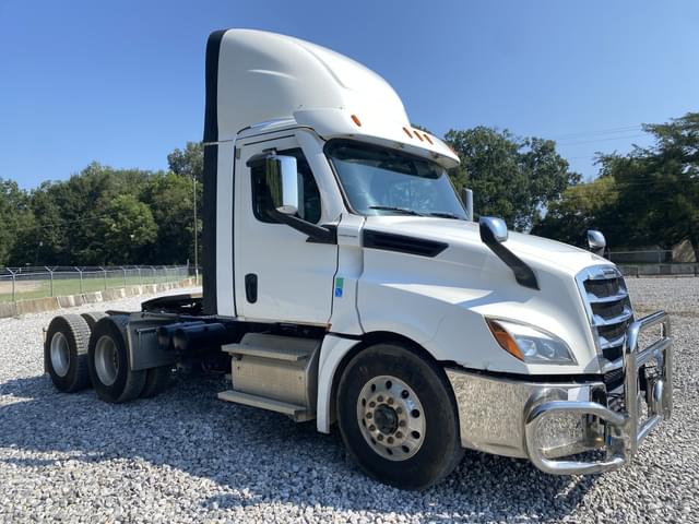 Image of Freightliner Cascadia equipment image 3