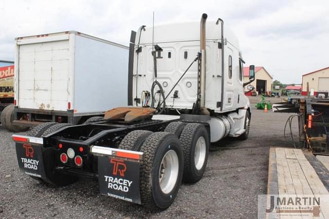 Image of Freightliner Cascadia equipment image 2