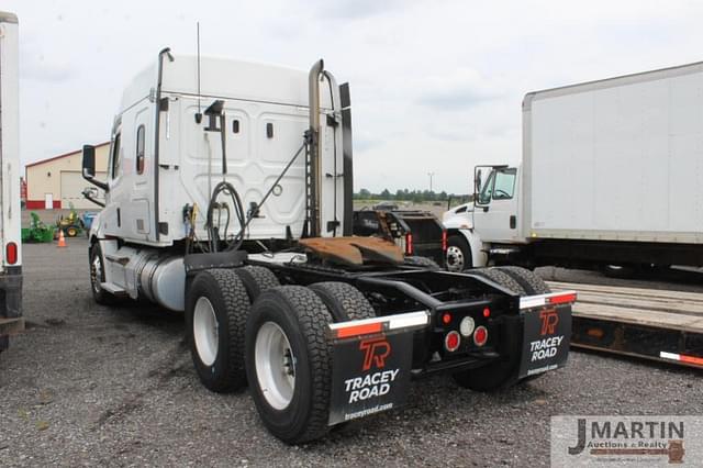 Image of Freightliner Cascadia equipment image 3