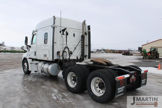 Image of Freightliner Cascadia equipment image 3