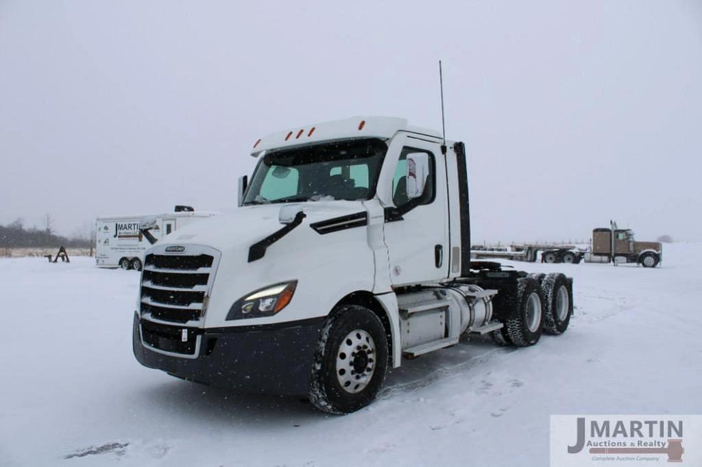 Image of Freightliner Cascadia Primary image