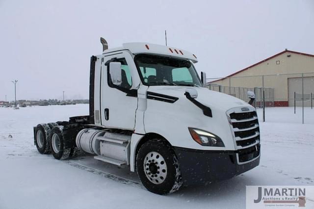 Image of Freightliner Cascadia equipment image 1