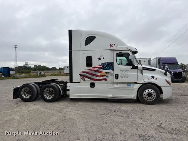 Image of Freightliner Cascadia equipment image 3