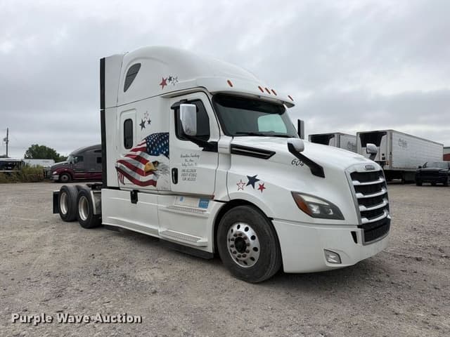 Image of Freightliner Cascadia equipment image 2