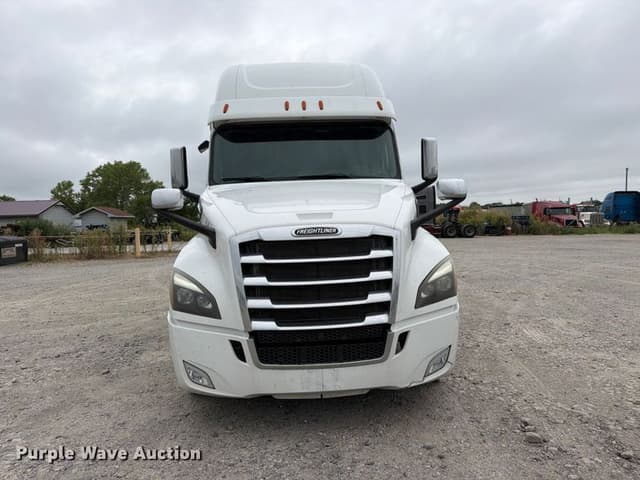 Image of Freightliner Cascadia equipment image 1